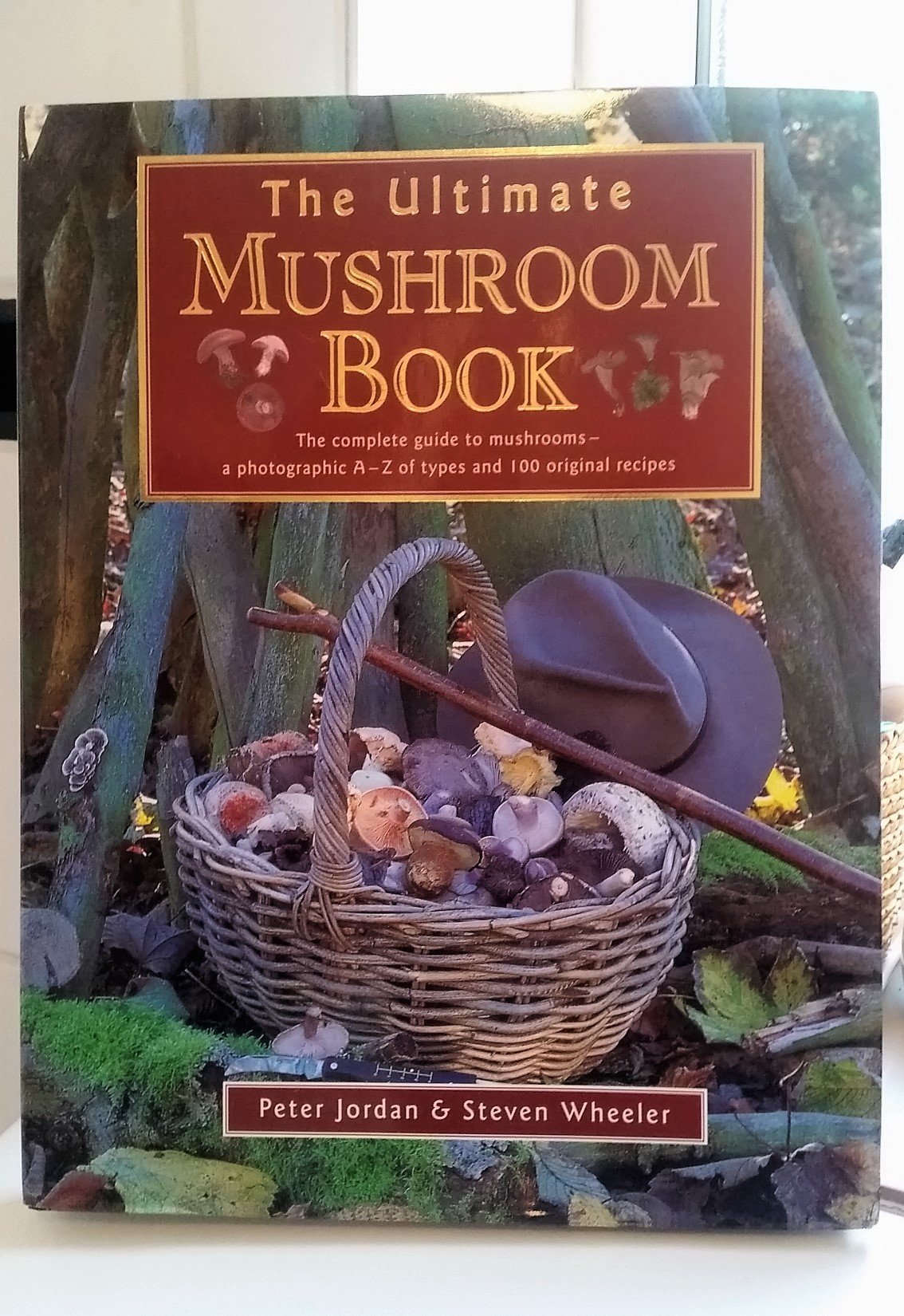 The Ultimate Mushroom Book: The Complete Guide to Mushrooms - a Photographic A-z of Types And 100 Original Recipes