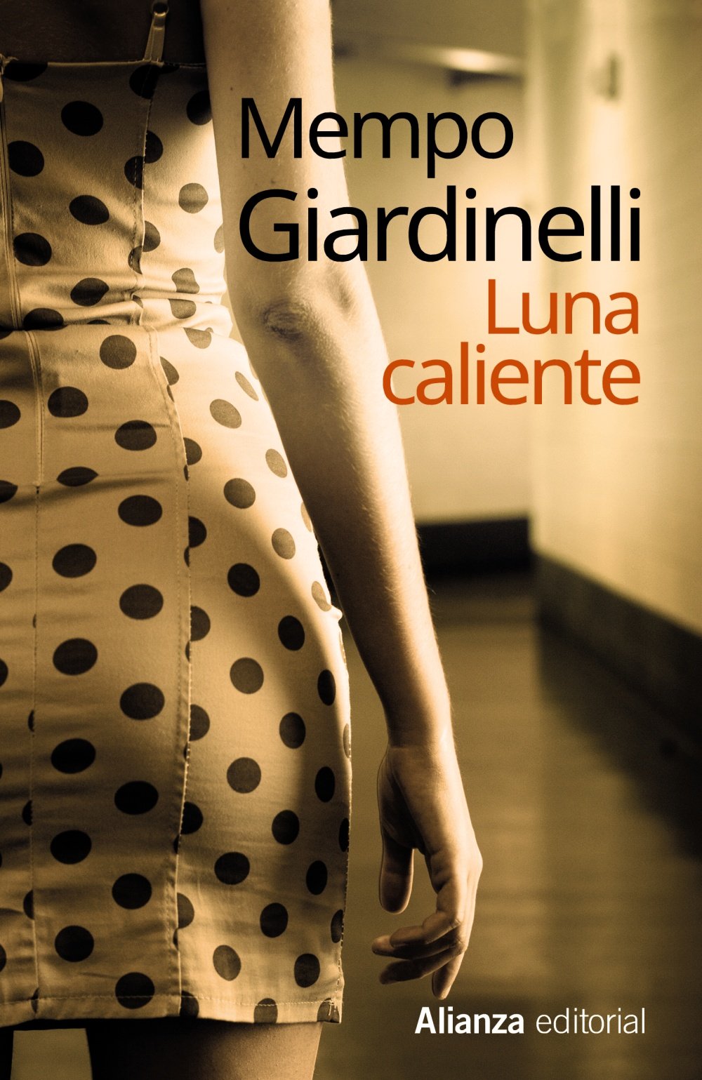 Luna Caliente / Hot Moon - Mempo Giardinelli