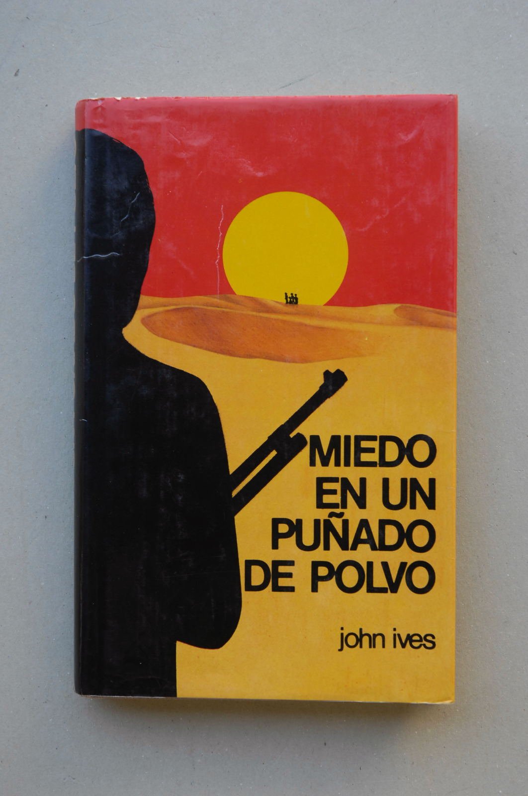 Miedo en un puñado de polvo
