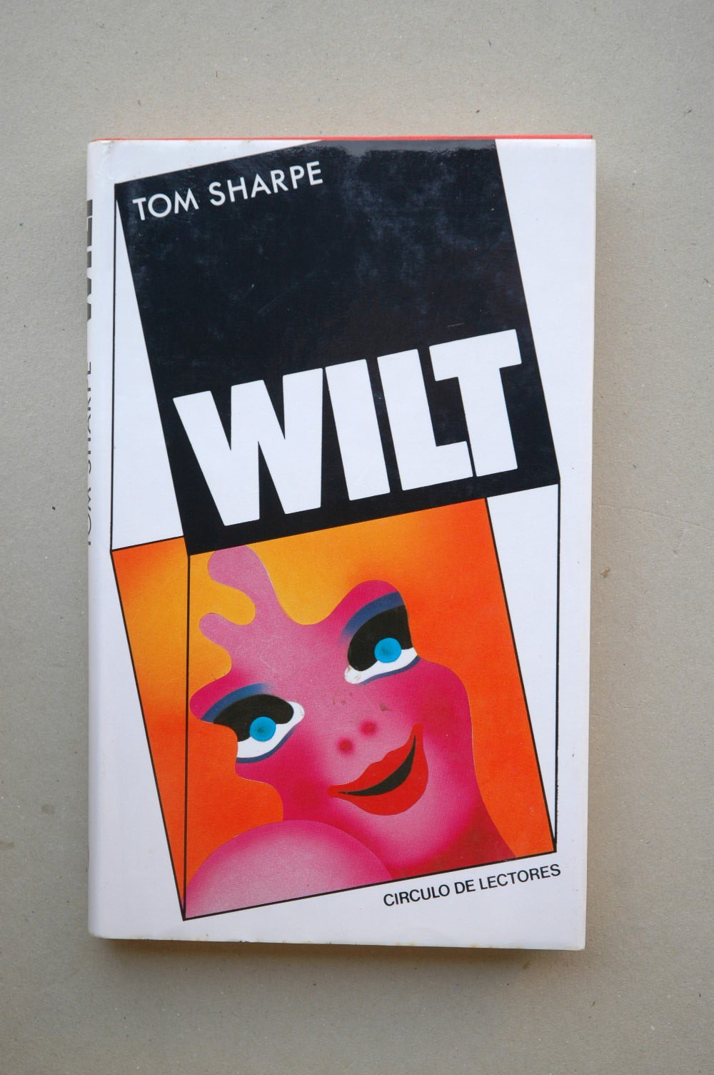 Wilt / Tom Sharpe ; Traducción de J. M. Álvarez Flórez