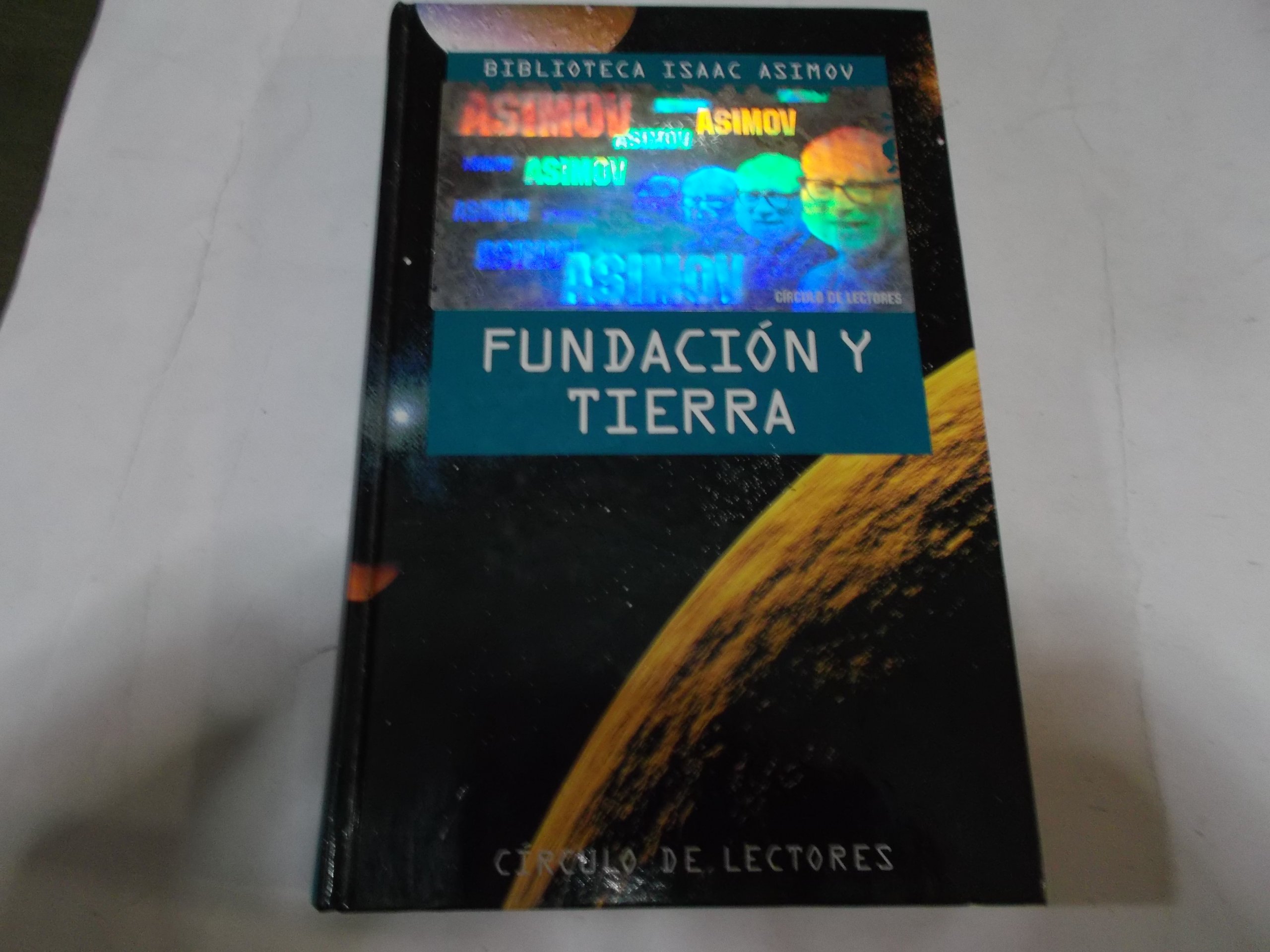 Fundacion y Tierra