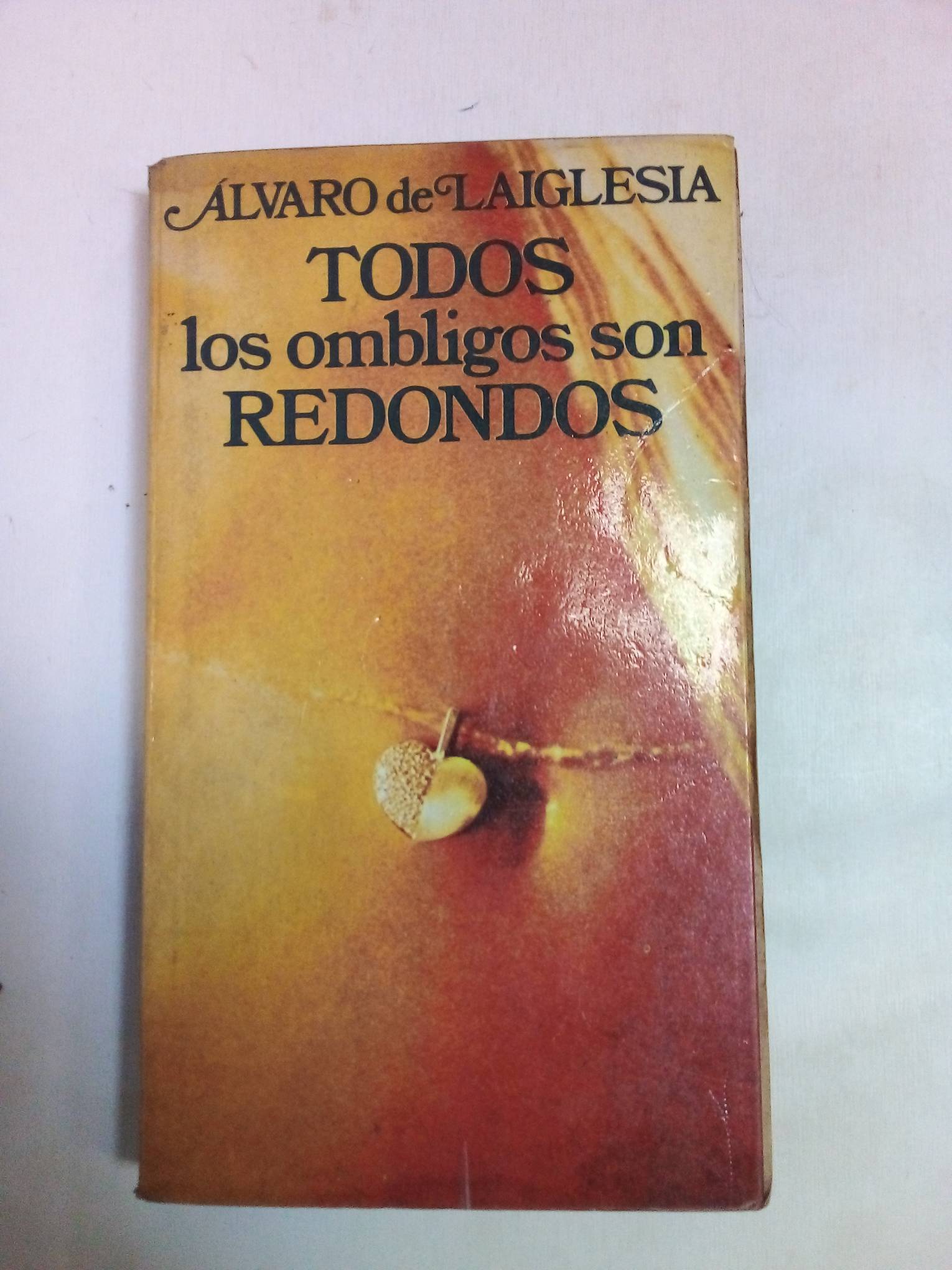 Todos los ombligos son redondos
